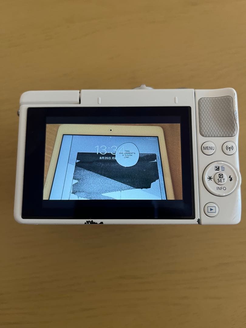 【三脚付き】Canon EOS M100 ミラーレス一眼 ホワイト