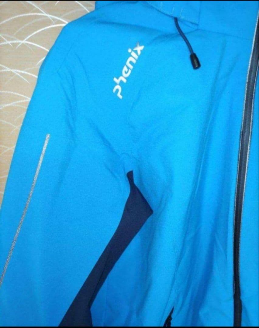 b 新品タグ付き Phenix フェニックス 上下組み合わせ。