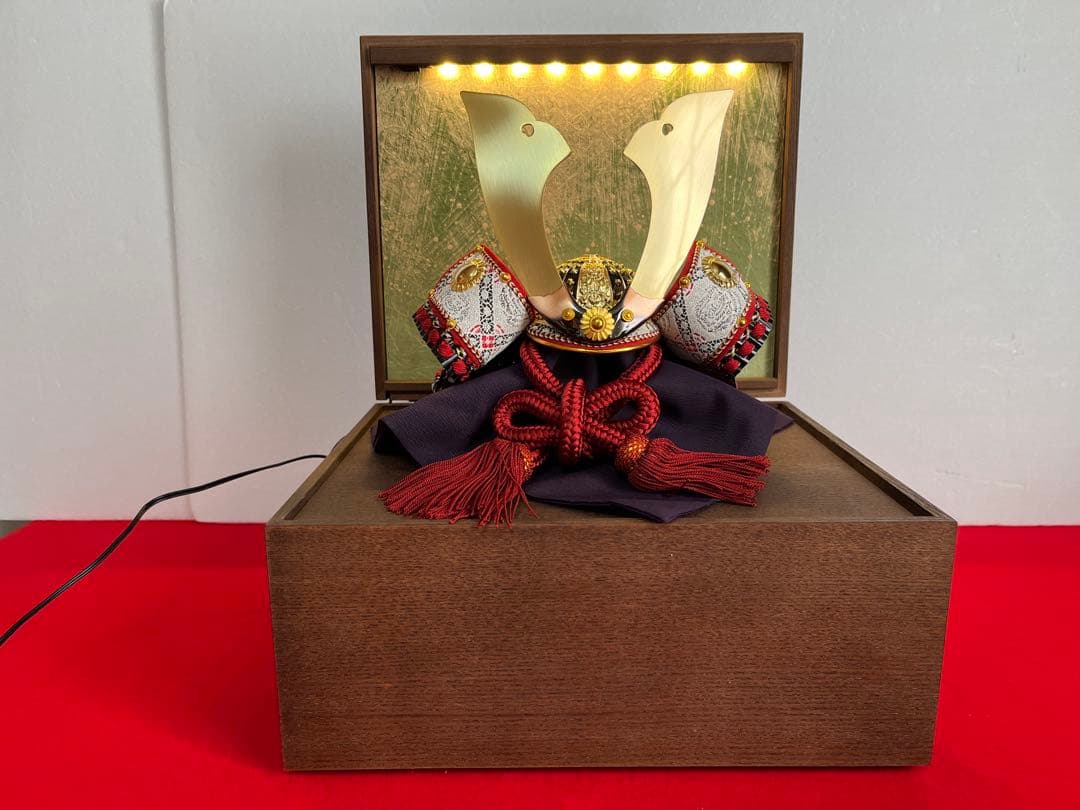 兜飾り　翔風　LED付き収納飾り