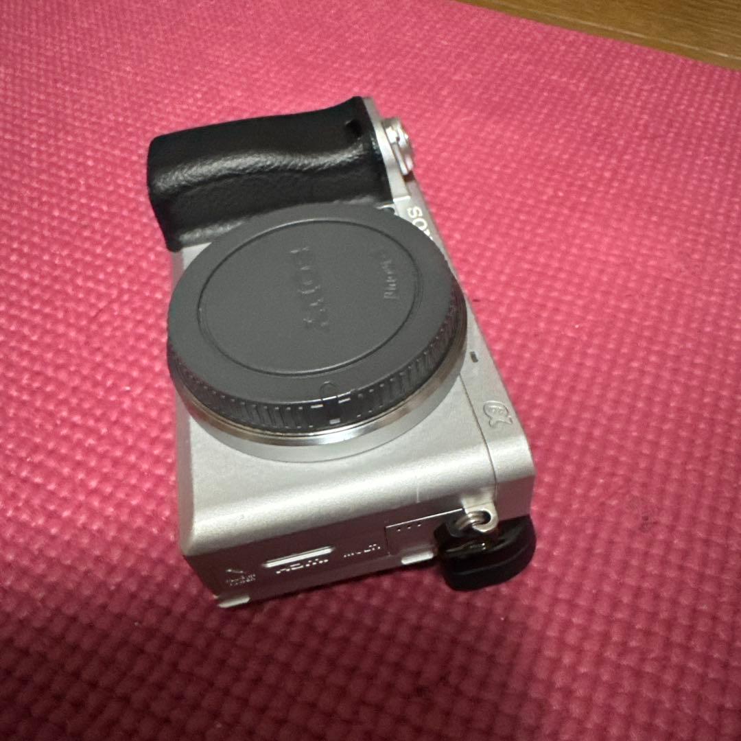 SONY α6400 ミラーレスカメラ シルバー　おまけ付き