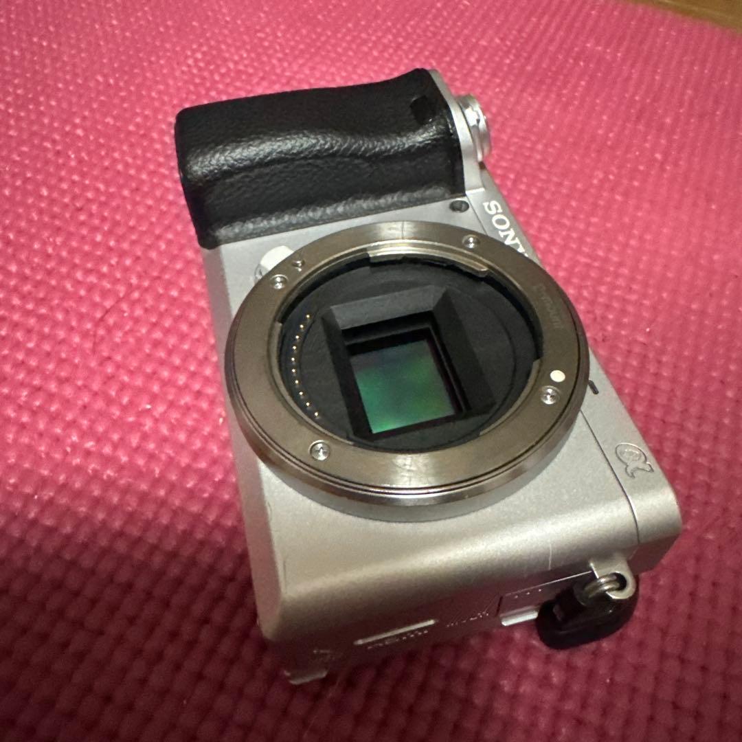 SONY α6400 ミラーレスカメラ シルバー　おまけ付き