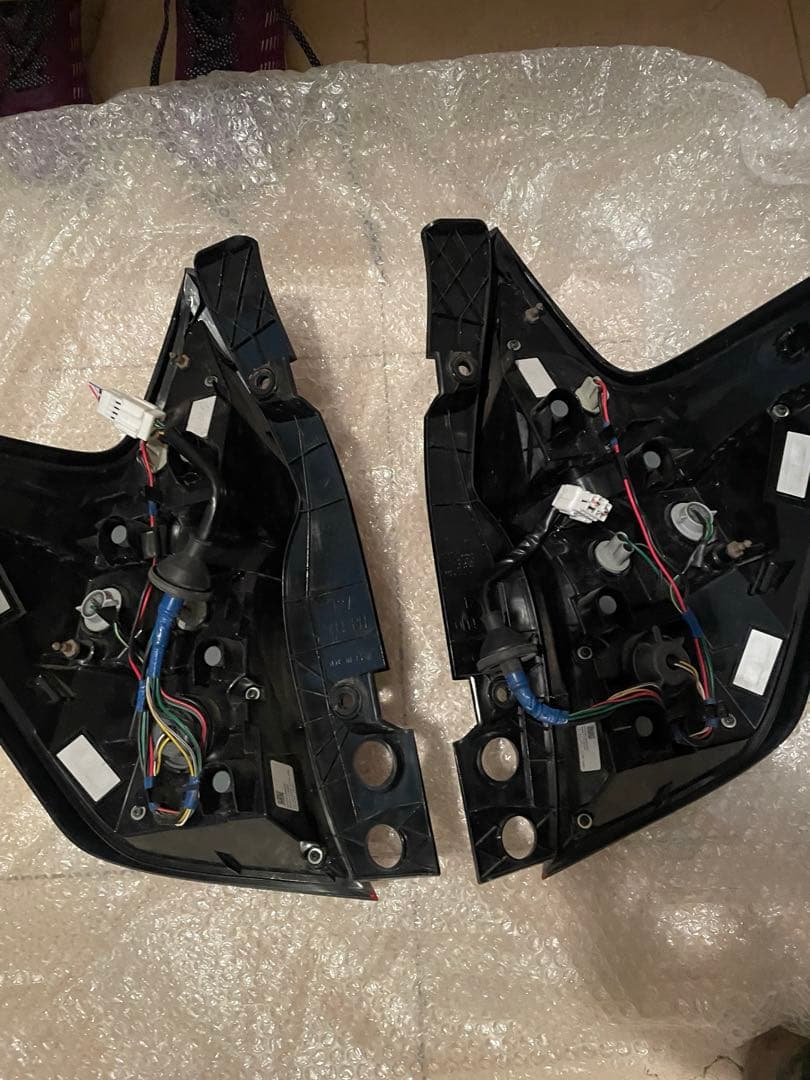 日産　E12ノート　純正流用スモークテールランプ　左右セット期間限定値下げ