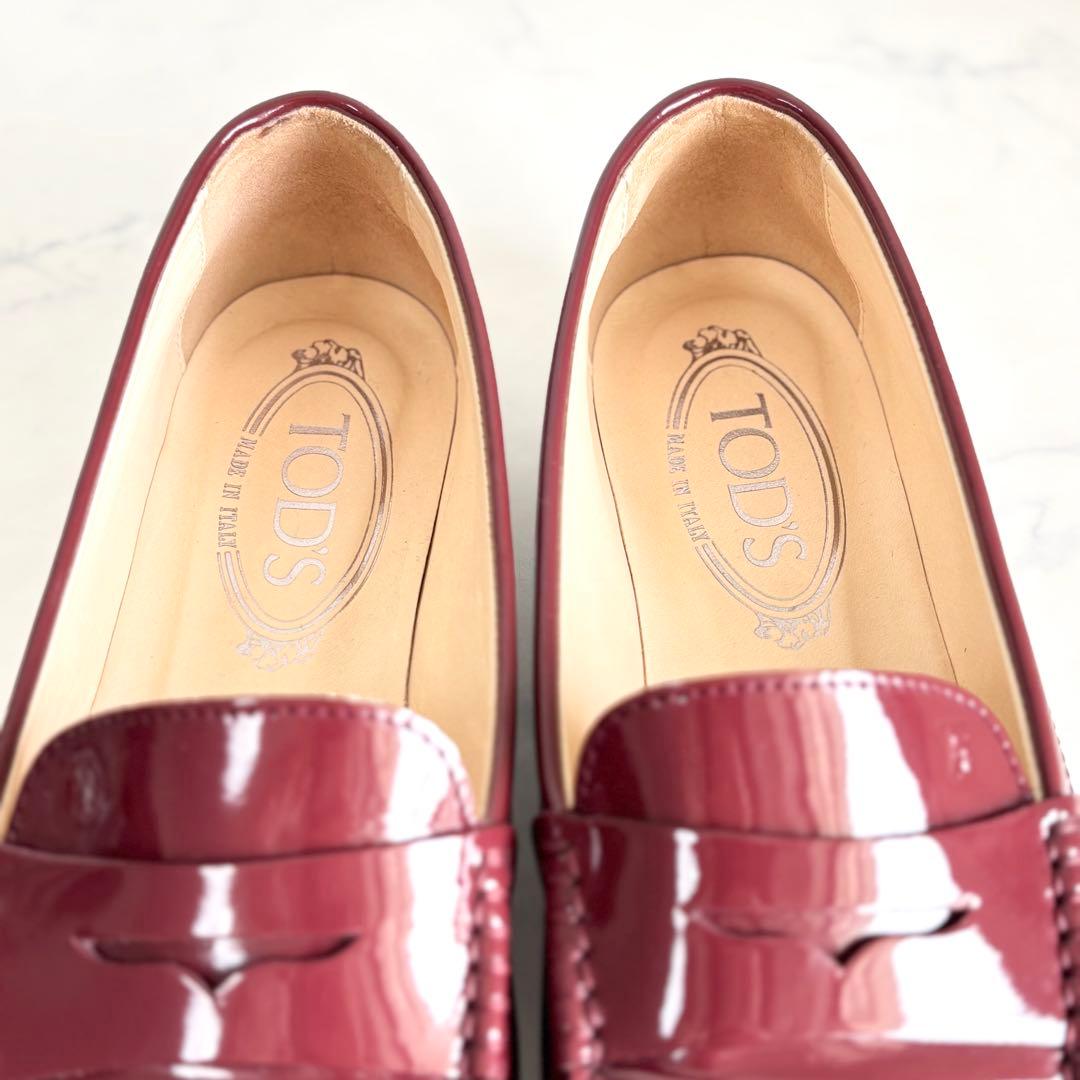 美品 トッズ 36.5 ゴンミーニ ドライビングシューズ エナメル バーガンディ