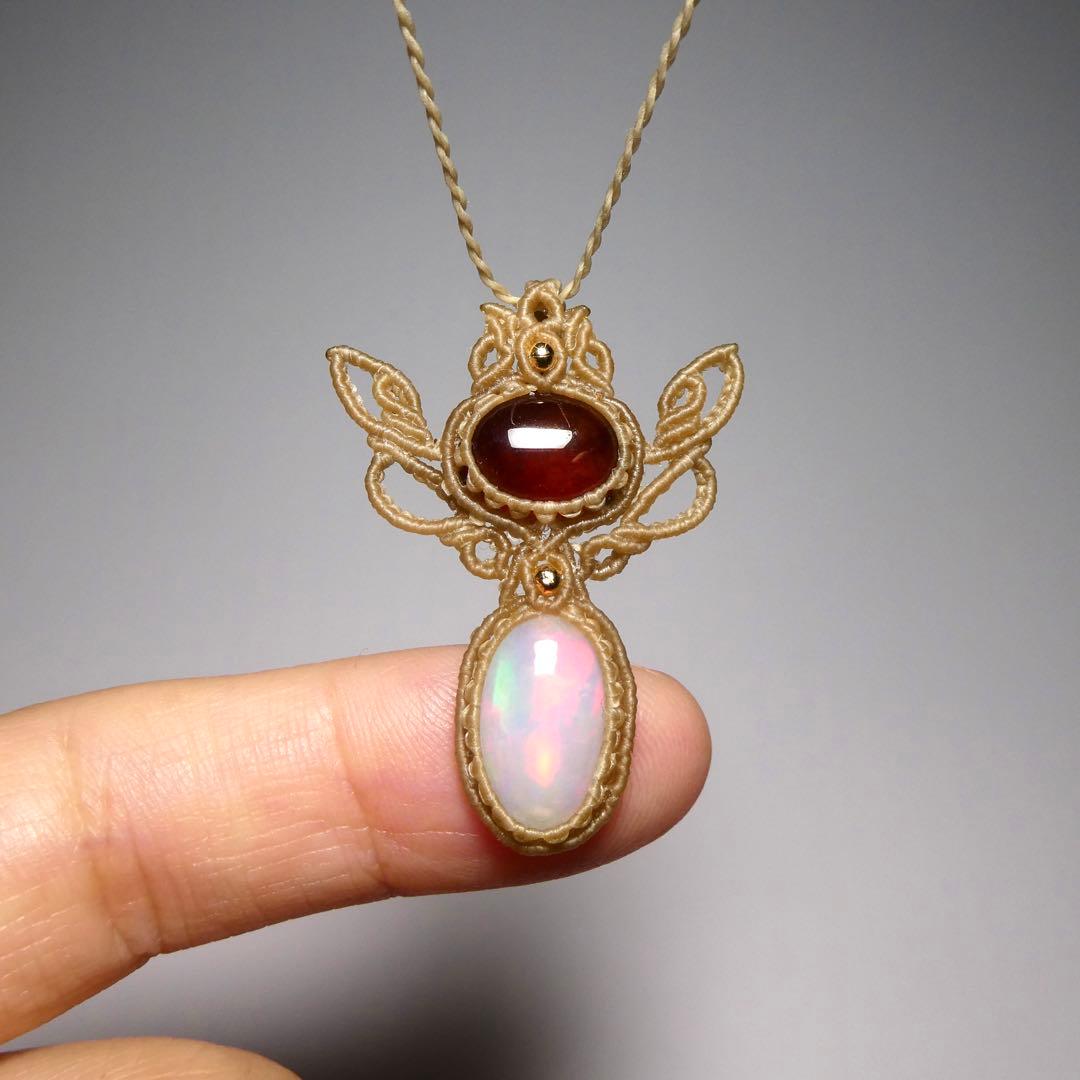 大粒オパール・ガーネットのマクラメネックレス