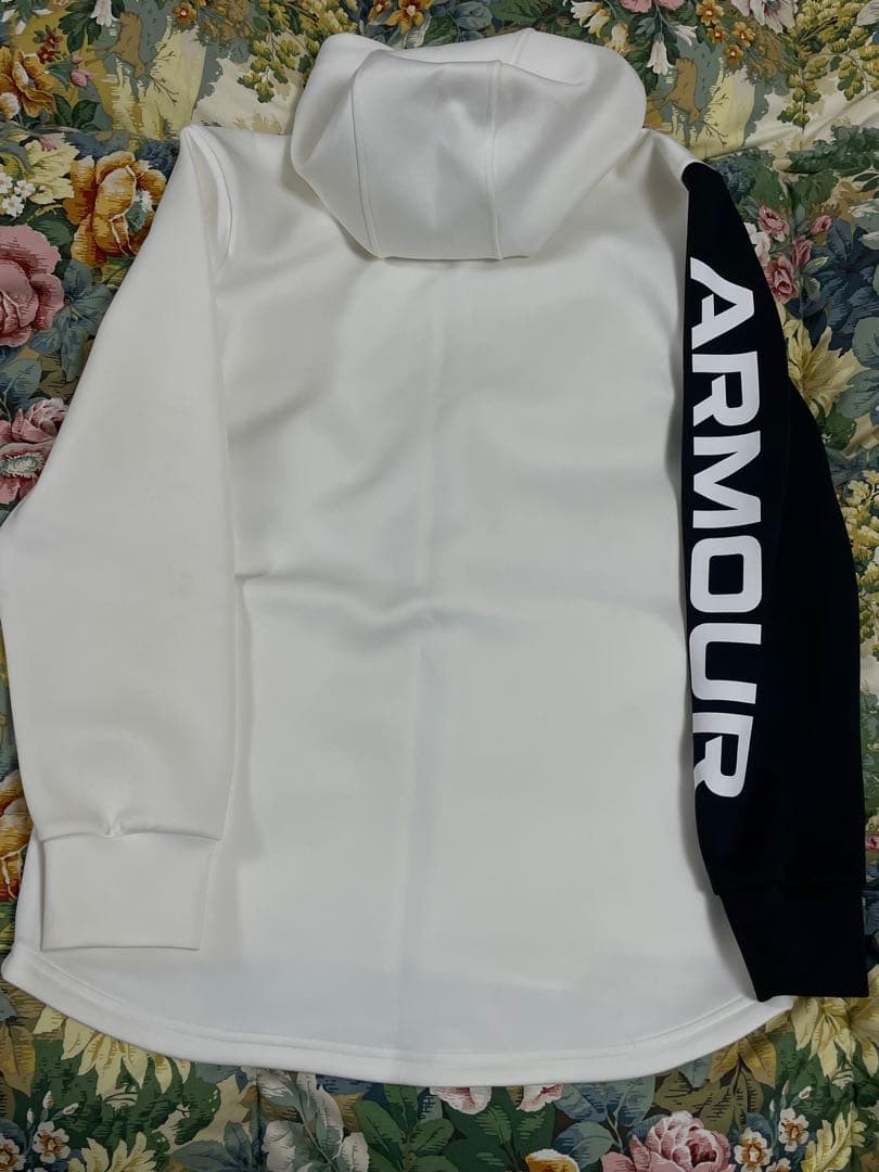 UNDER ARMOUR「ハイブリッド フード パーカー」＋「ジョガーパンツ」