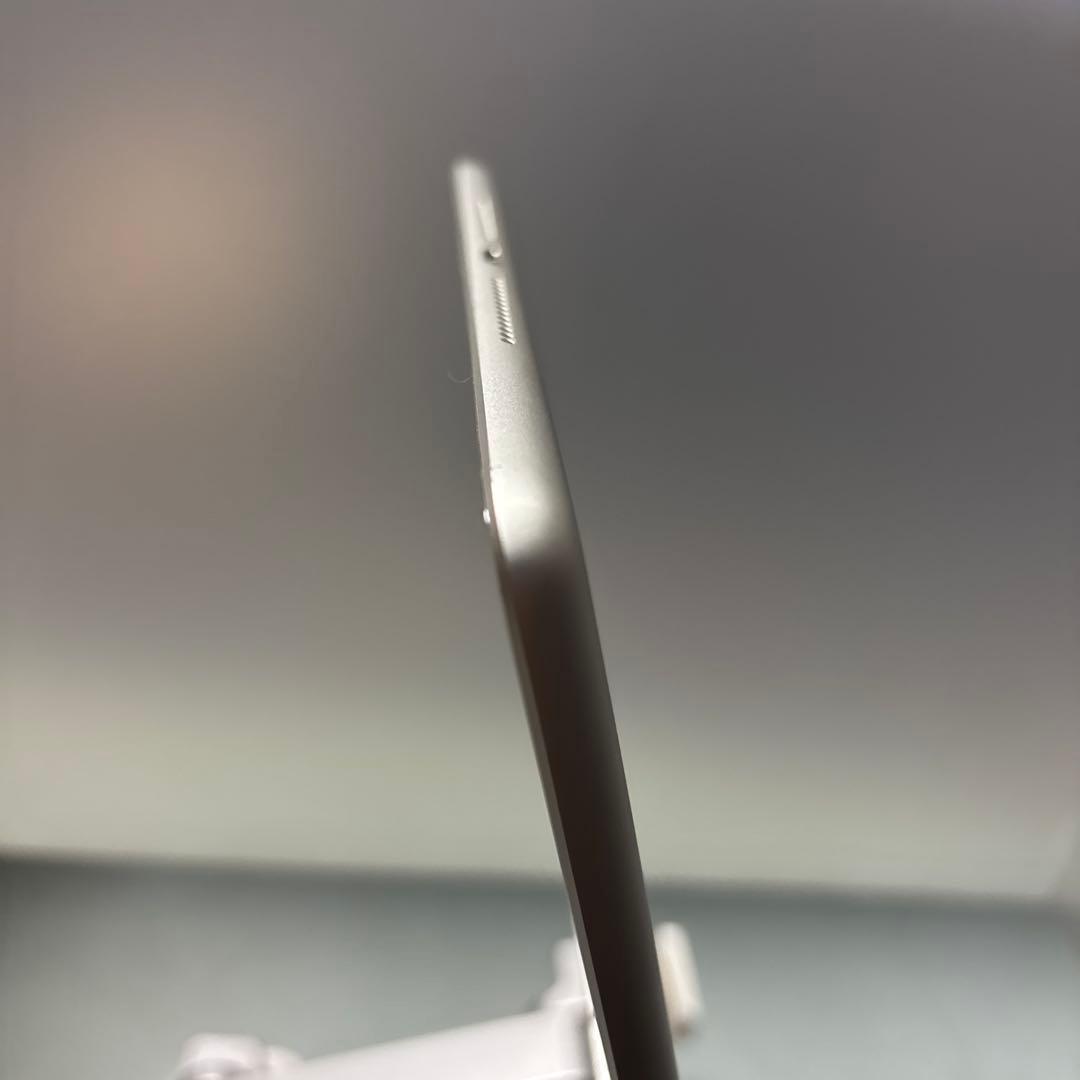 iPad本体 iPad7 32G Wi-Fi, sim free 95.6%