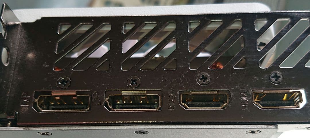 AERO GEFORCE RTX4060ti 8GBオマケ付き。