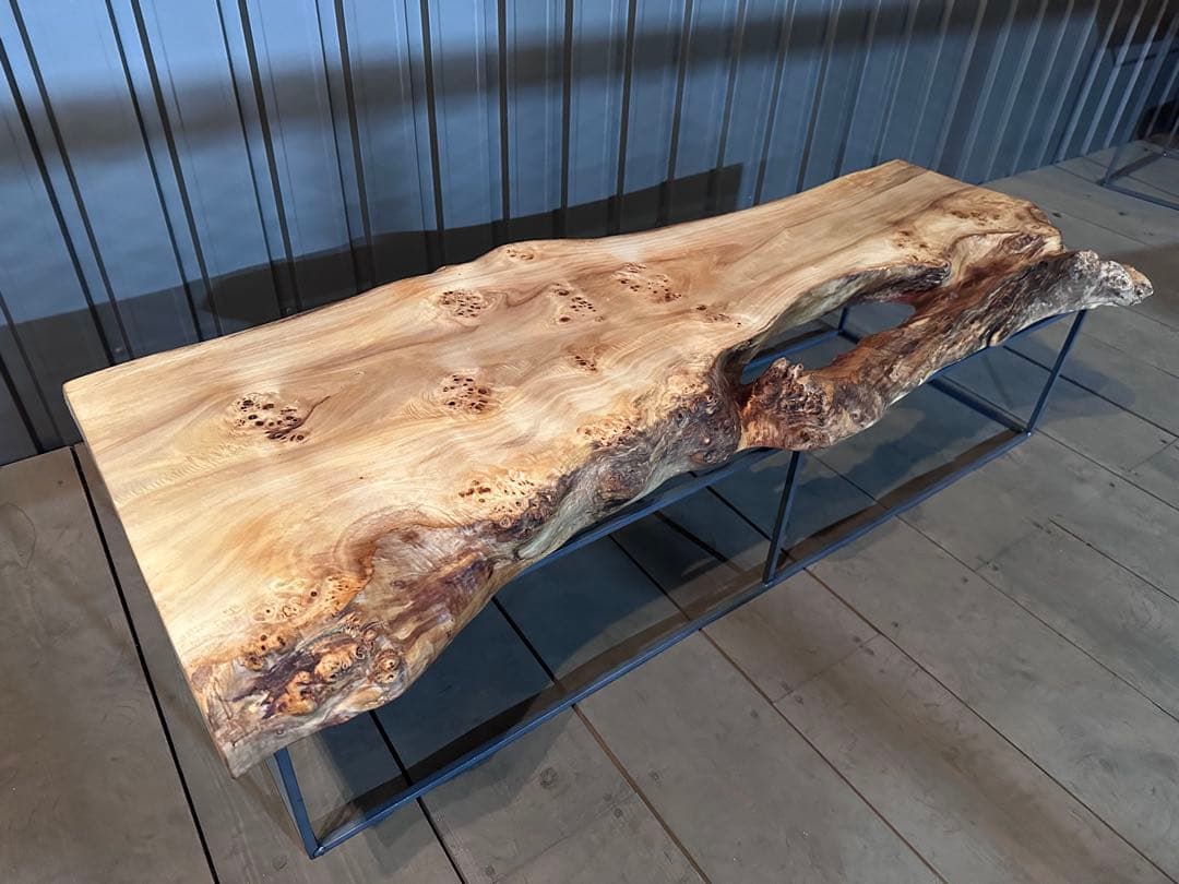 ポプラ　一枚板テーブル　店舗什器　アイアン脚　カフェ　ディスプレイ　民泊　別荘