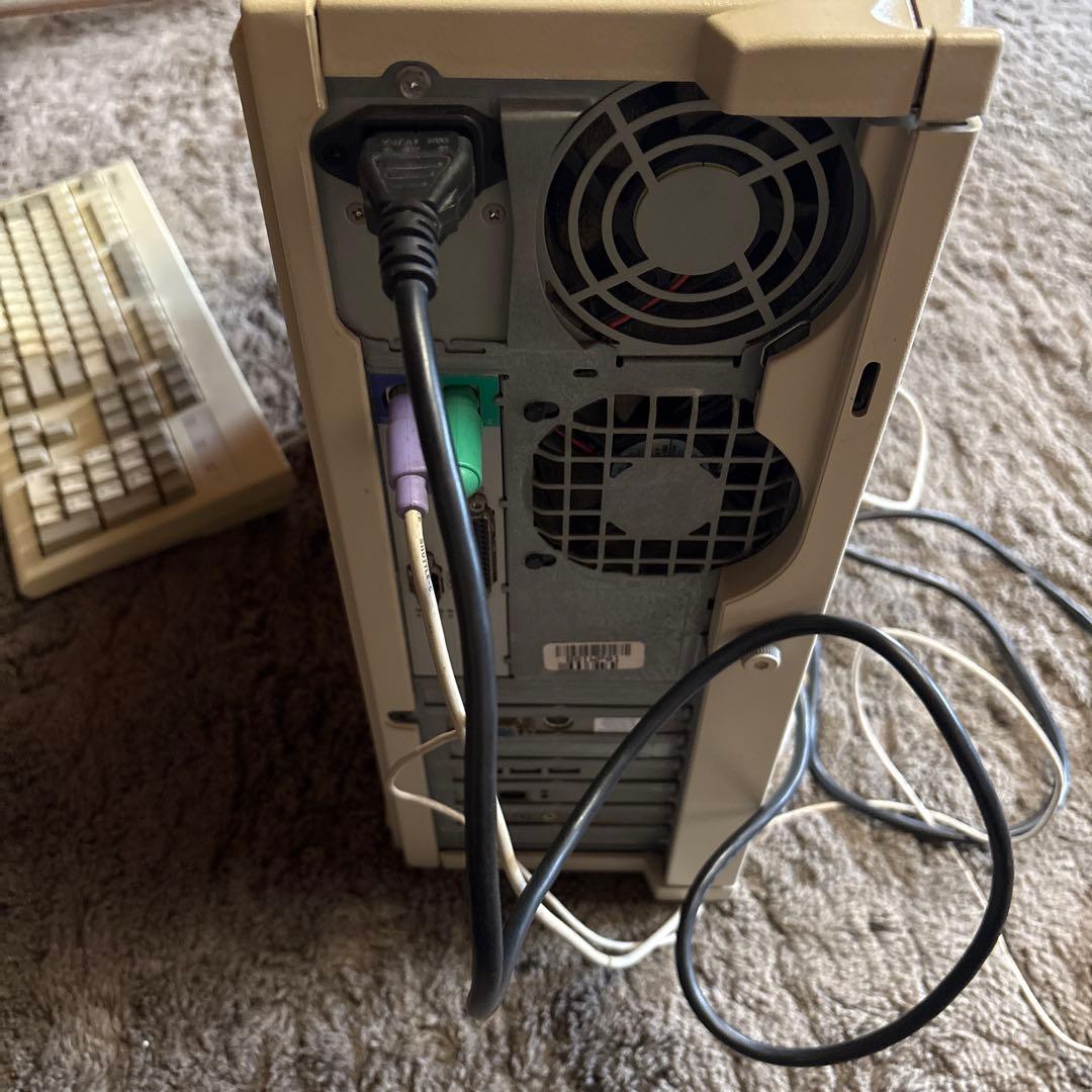 DELL Dimension 4100 デスクトップPC 本体と周辺機器　英語版