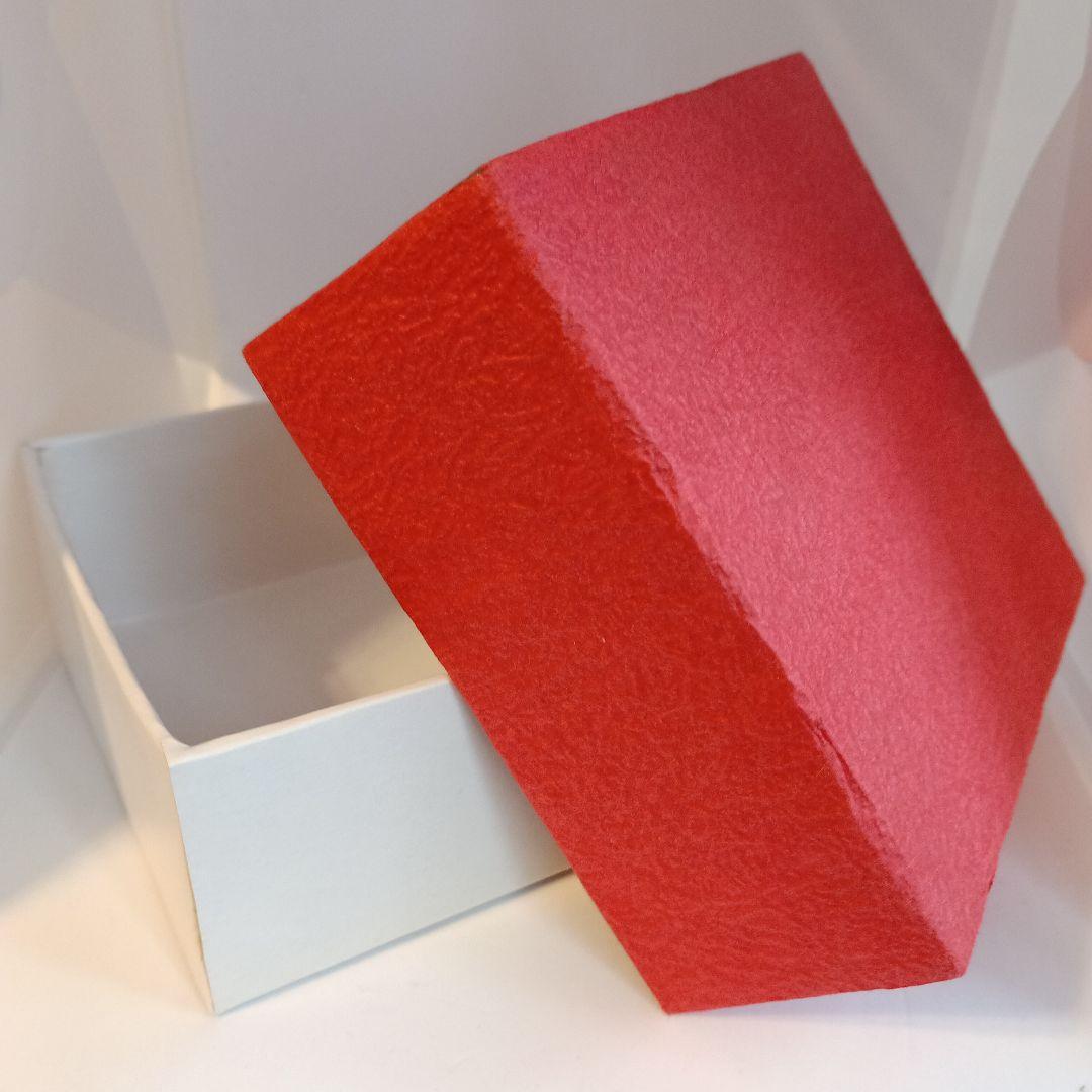 ベトナム共産党書記長：公賓訪日記念品 （ベトナム漆工芸　小物入れ、 装飾模様）