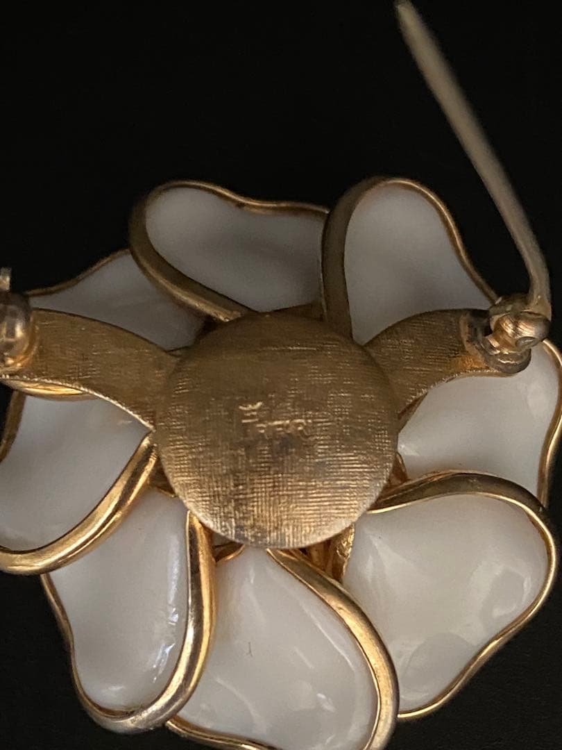 lotuscloud 2507⭐️TRIFARI トリファリヴィンテージブローチ