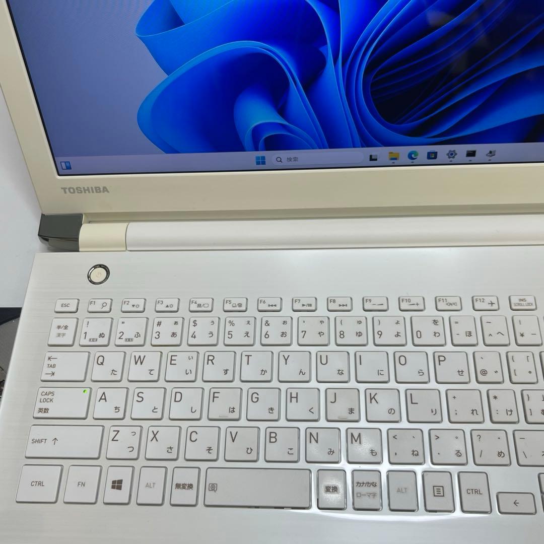 #757 東芝 Dynabook T75/CW i7-7500U 8GB 256
