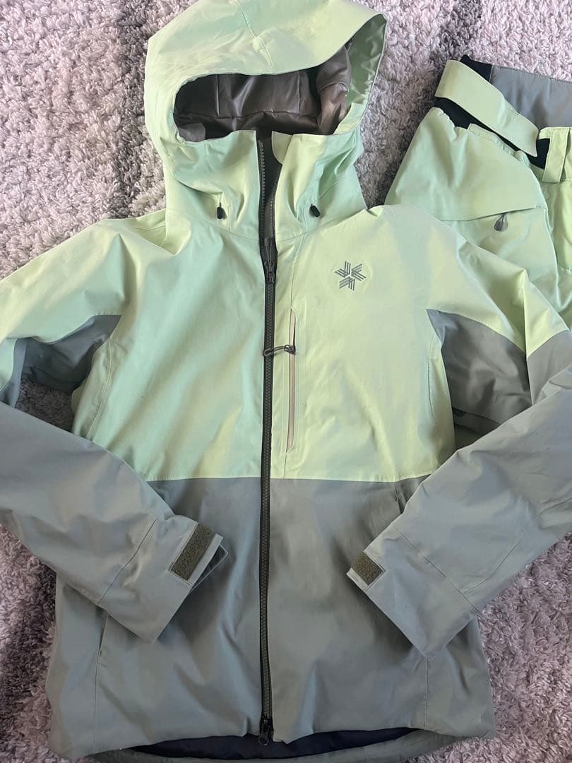 ゴールドウィン　スキーウェア　レディース　M 上下セット　2025