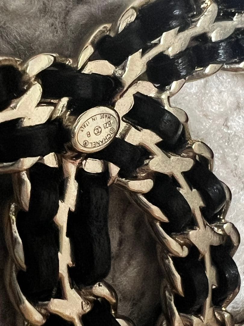 唯一ページ シャネル ブローチ 2点