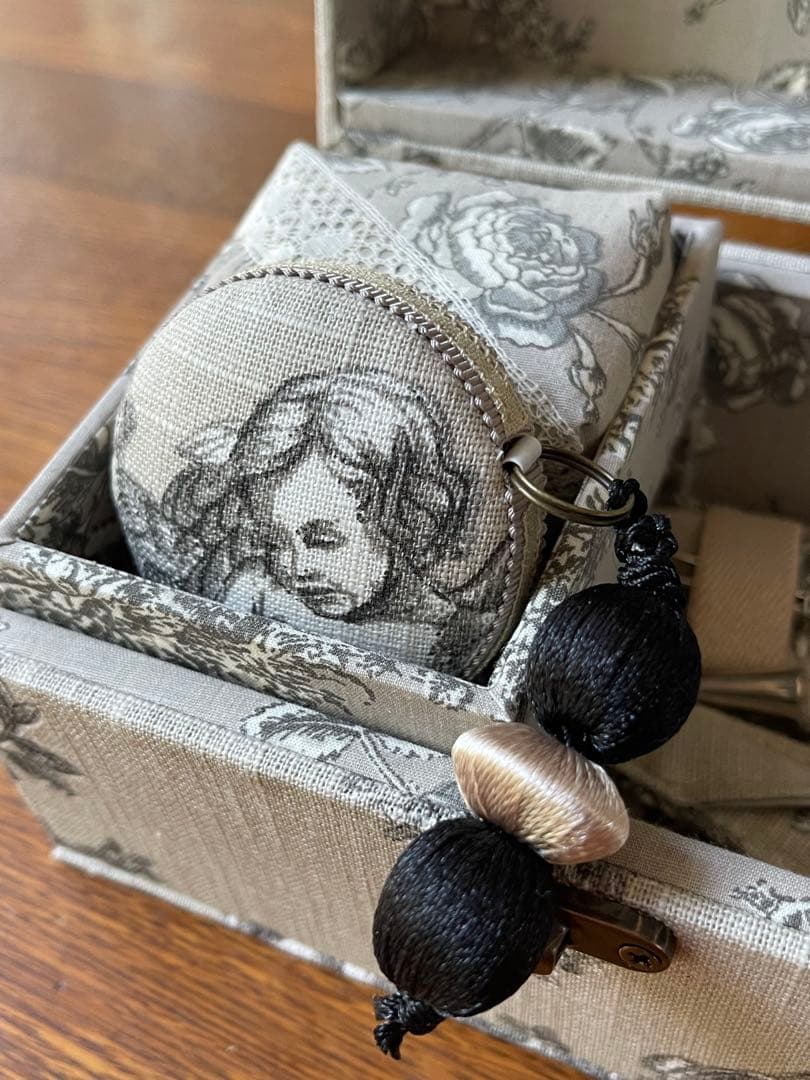 FUKUSUKEです　カルトナージュミニ裁縫箱