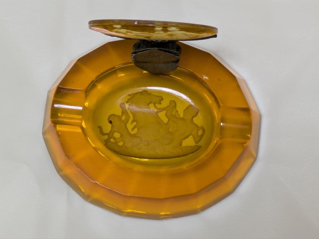 アンティーク琥珀色のガラス製灰皿