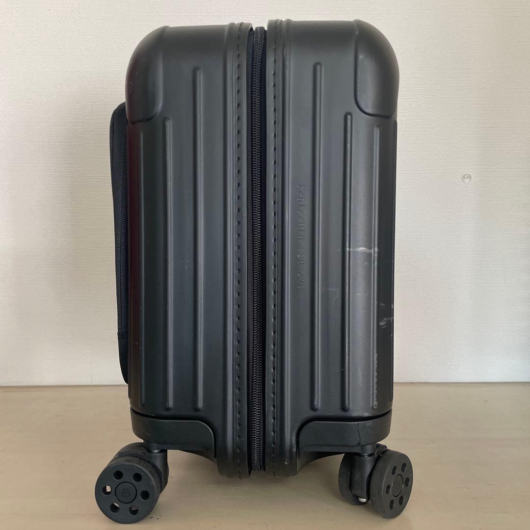 完売品 生涯保証RIMOWA ESSENTIAL SLEEVE コンパクト