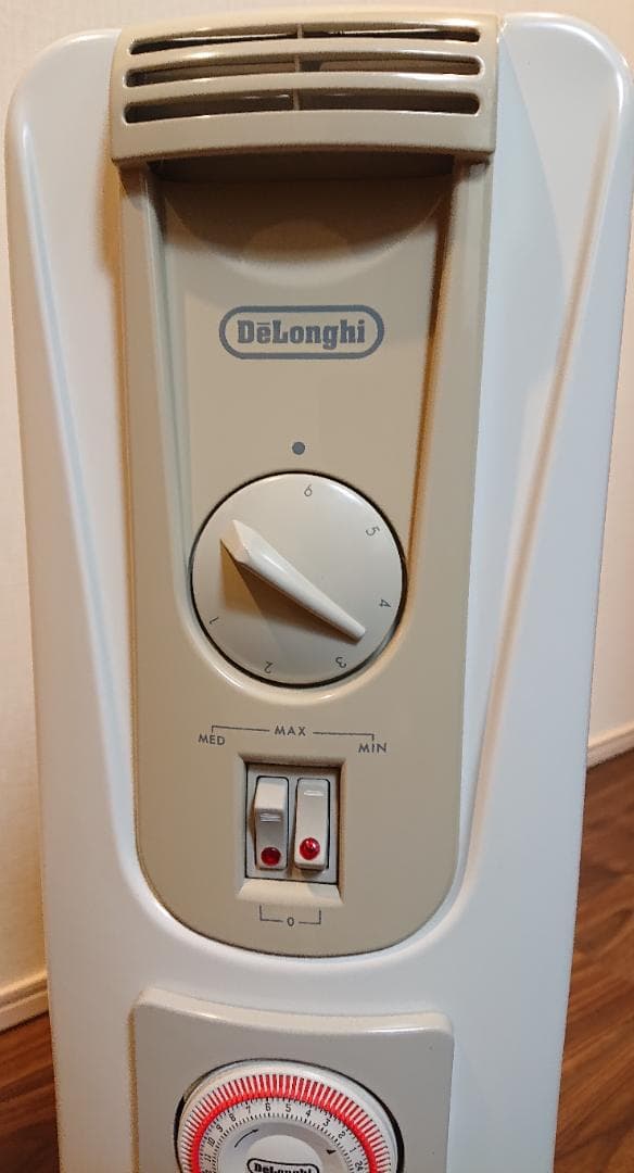 24時間タイマー付で就寝時やお出掛けにも安心♪ デロンギ オイルヒーター 中古