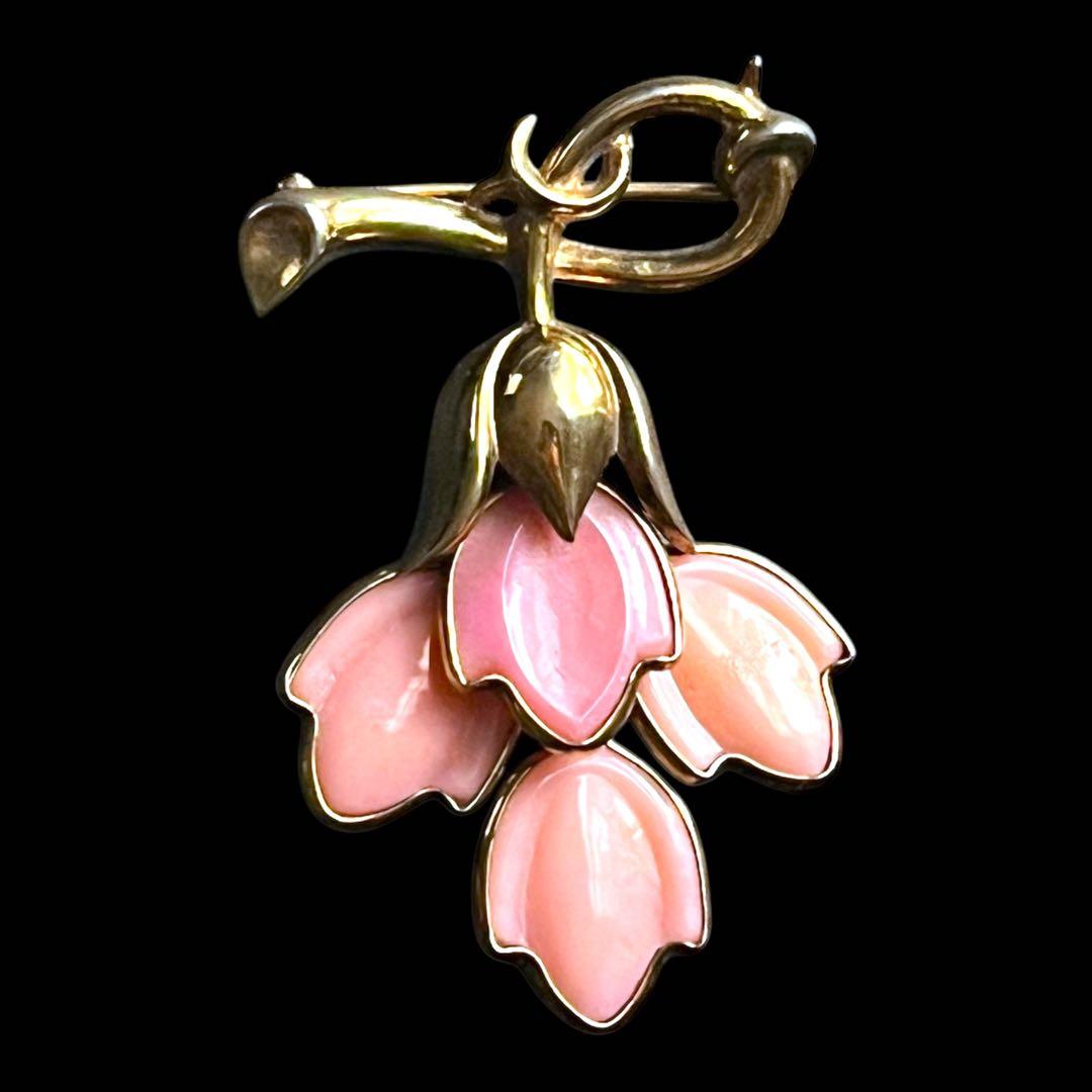 レアカラー☆TRIFARI☆ピンクミルクガラス☆ハナミズキのスイングブローチ