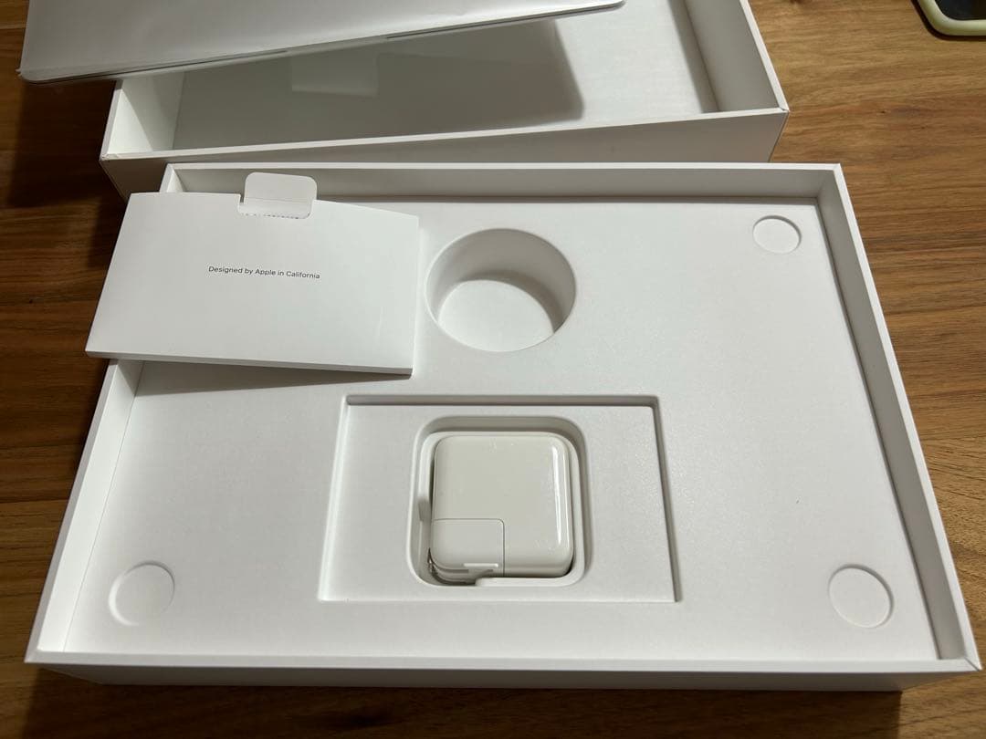 Apple MacBook Air M1 (8GB、1TB)