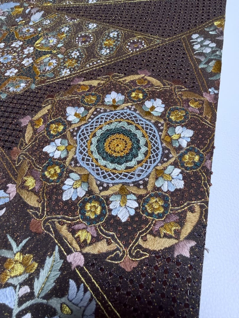 高級 袋帯 正絹 六通柄 汕頭刺繍 蘇州刺繍 相良刺繍 金通し ブラウン