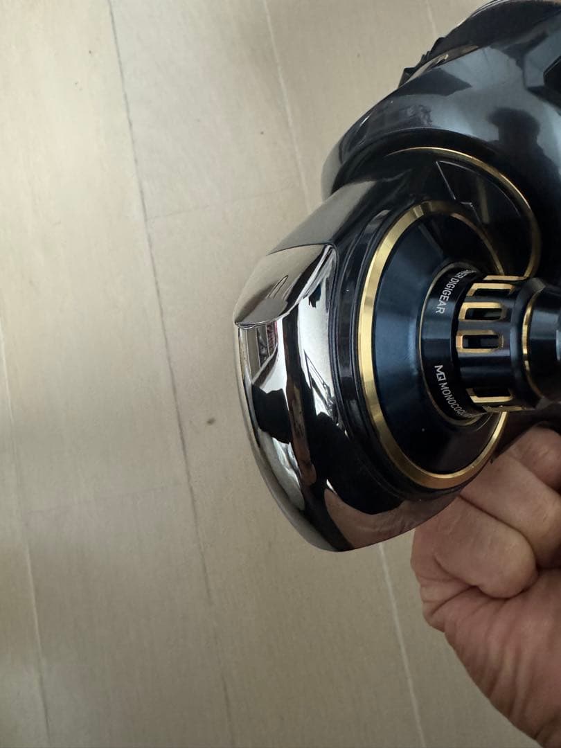 バサー　ダイワ スピニングリール 25ソルティガ 8000-H