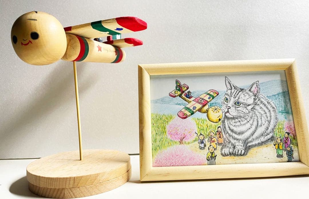 木製オリジナルこけし飛行機とオリジナル絵画（by ShuzSaya/絵本作家￼)