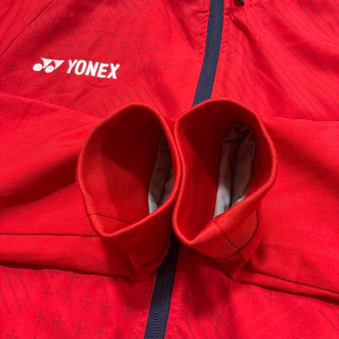 数量限定モデル　人気完売　ヨネックス ヒートカプセル ウィンドジャケット L 赤