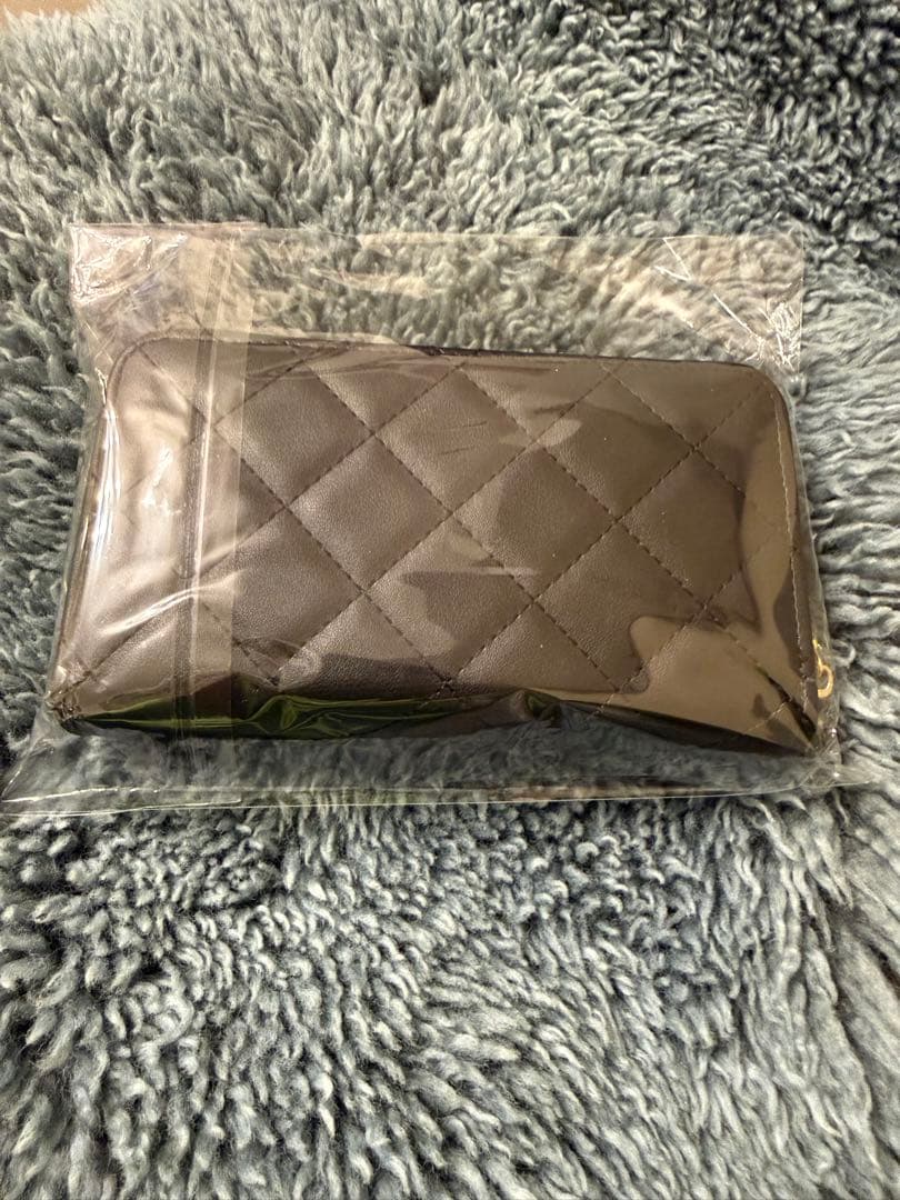 【新品未使用】菊の御紋　キルティング スマホショルダーバッグ黒　Wファスナー財布