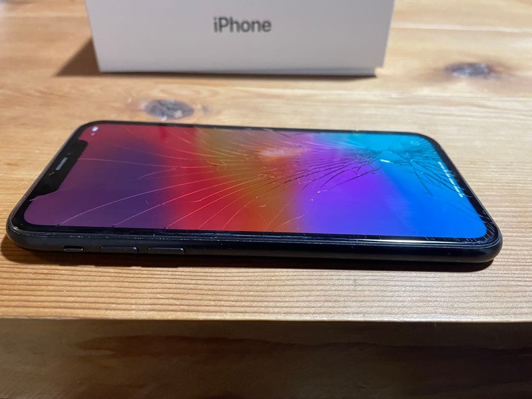 iPhone XR 64GB ブラック 画面にひびあり