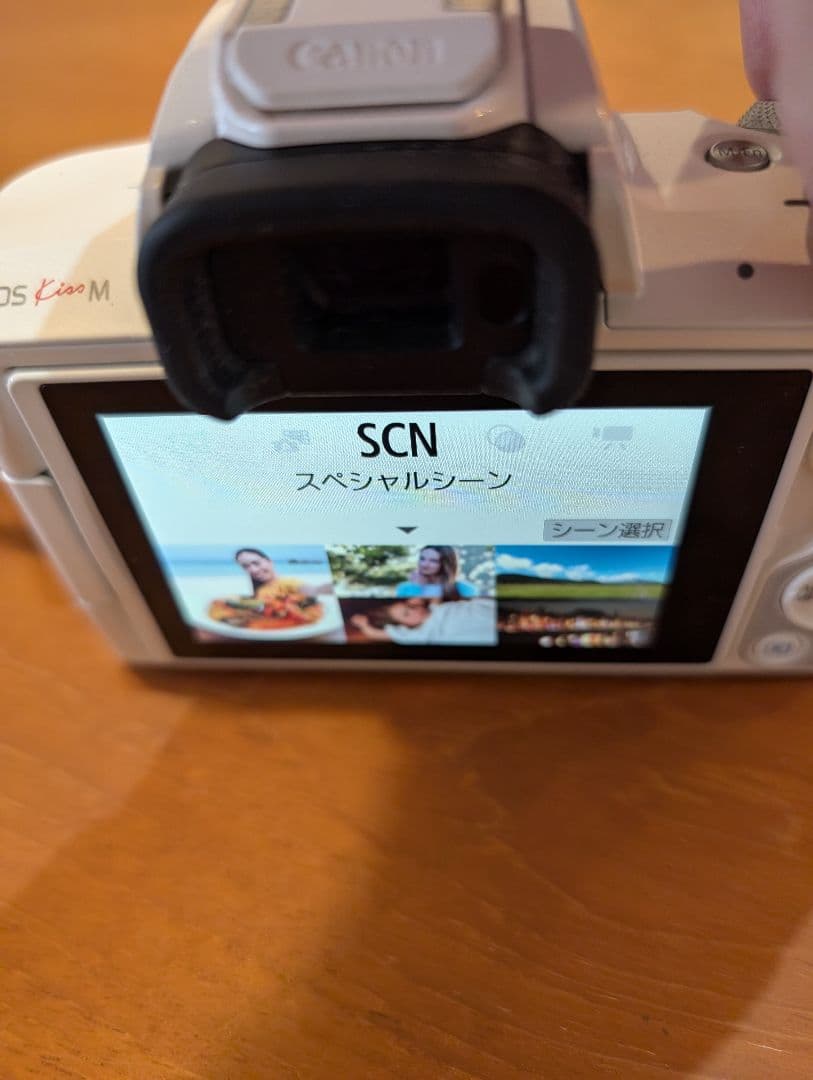 レンズ3本付！【Canon】 EOS Kiss M ホワイト