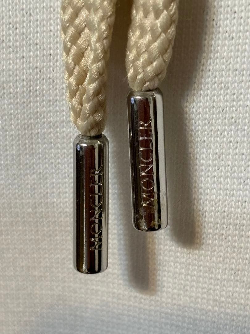 MONCLER フード付きオフホワイトスウェット　正面極小シミ有　sizeS〜M