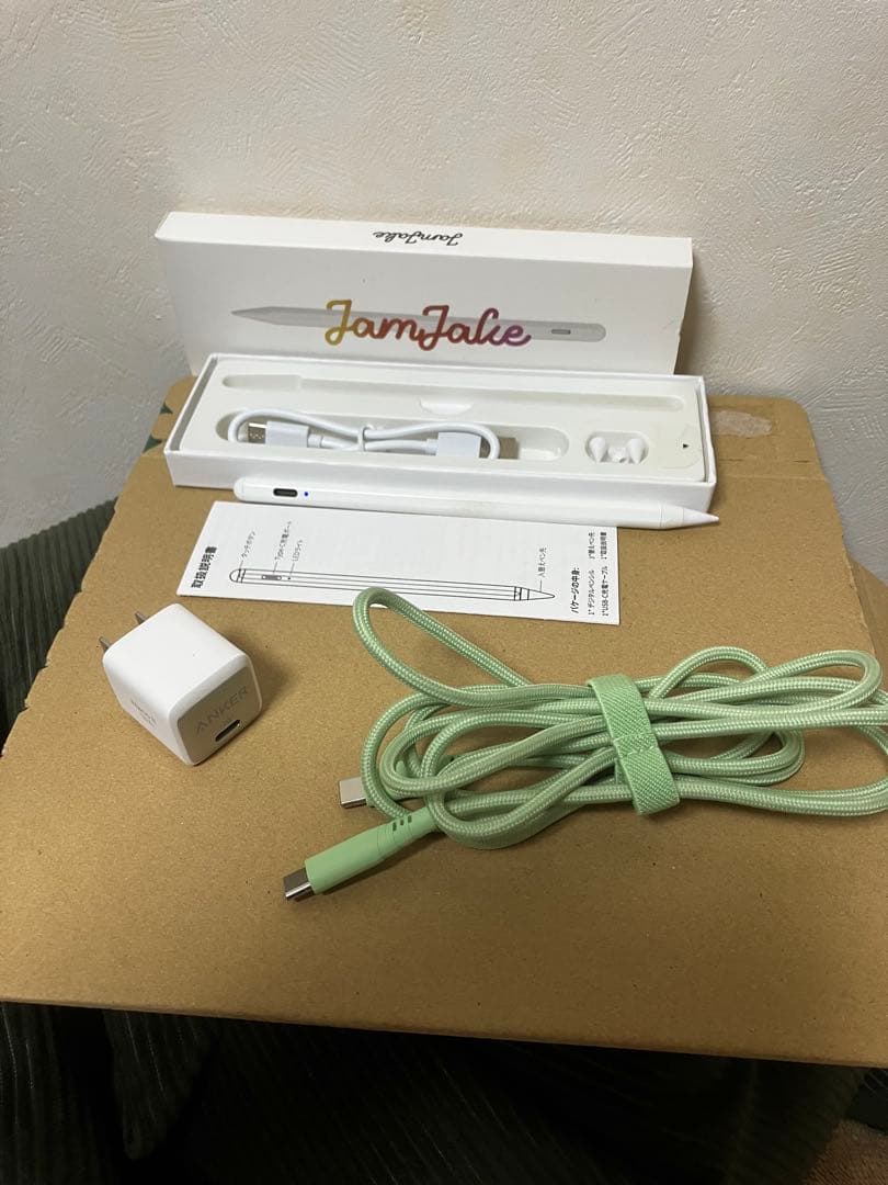 iPad Air 第5世代　キーボードケース、社外タッチペン付き