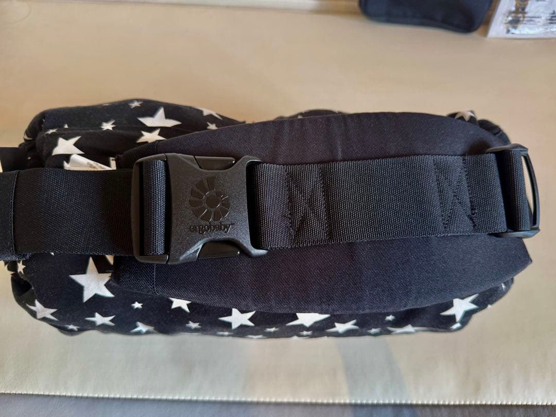 【美品】エルゴ ベビーオムニブリーズ 抱っこ紐 ブラック　オムニ360 星柄