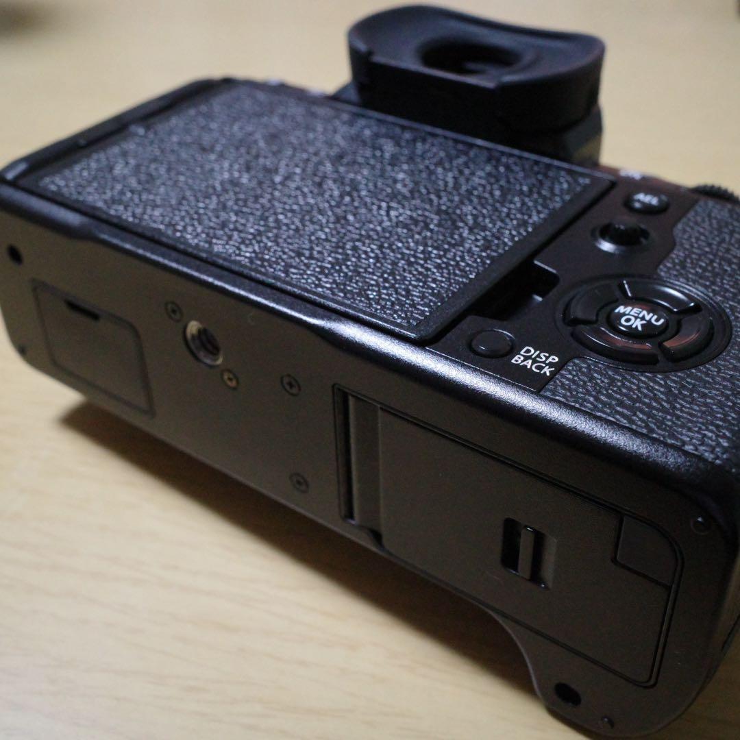 【美品】X-T4 本体　撮影回数2992回　ミラーレス一眼カメラ　オマケ付