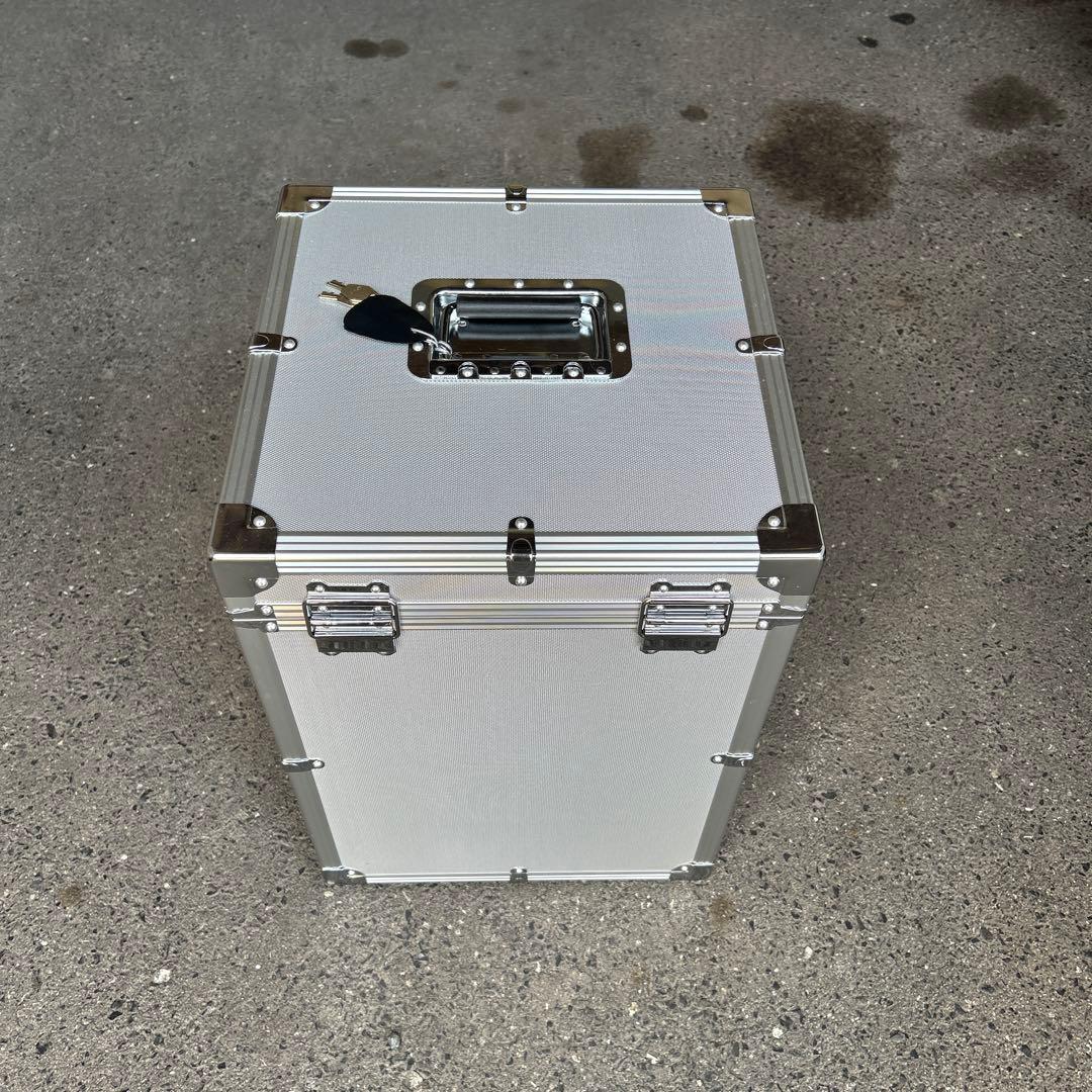 アルミ製シルバーケース 鍵付き　ポータブルアンプ用