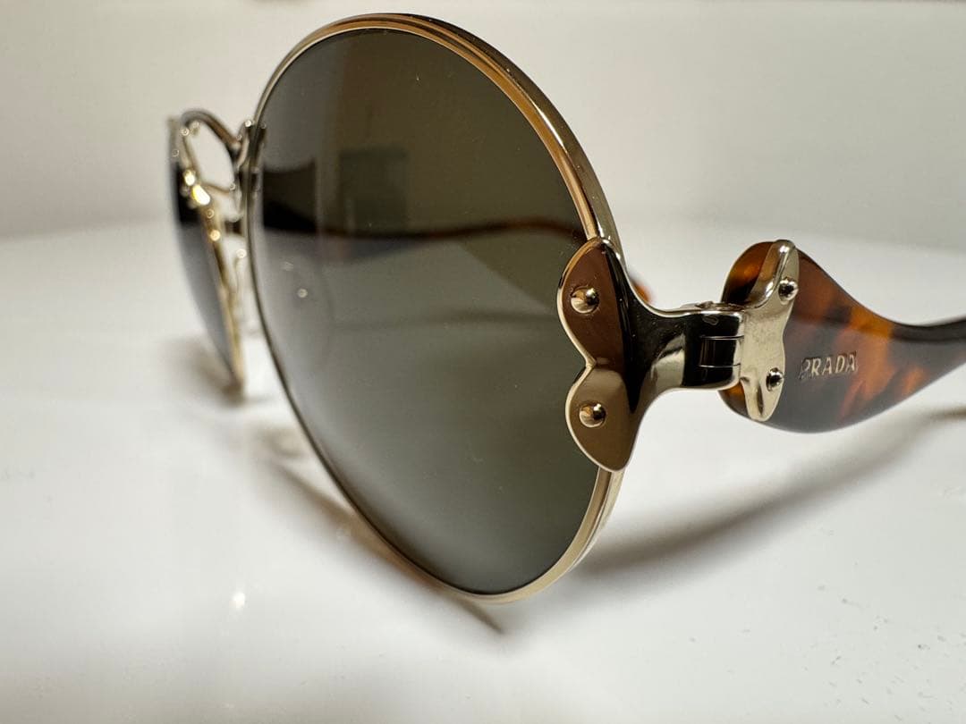 【フリマshop】 HYDE 着用 プラダ サングラス SPR55T