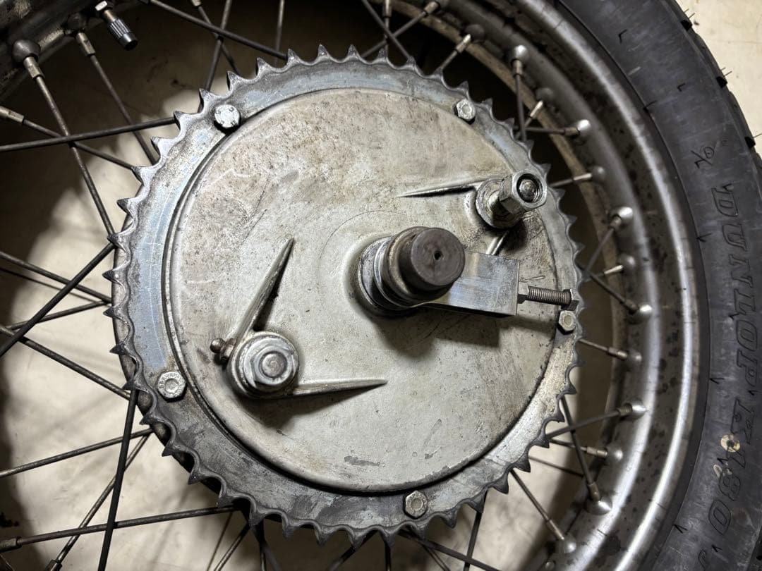 トライアンフ　リアドラムホイール　triumph 英車