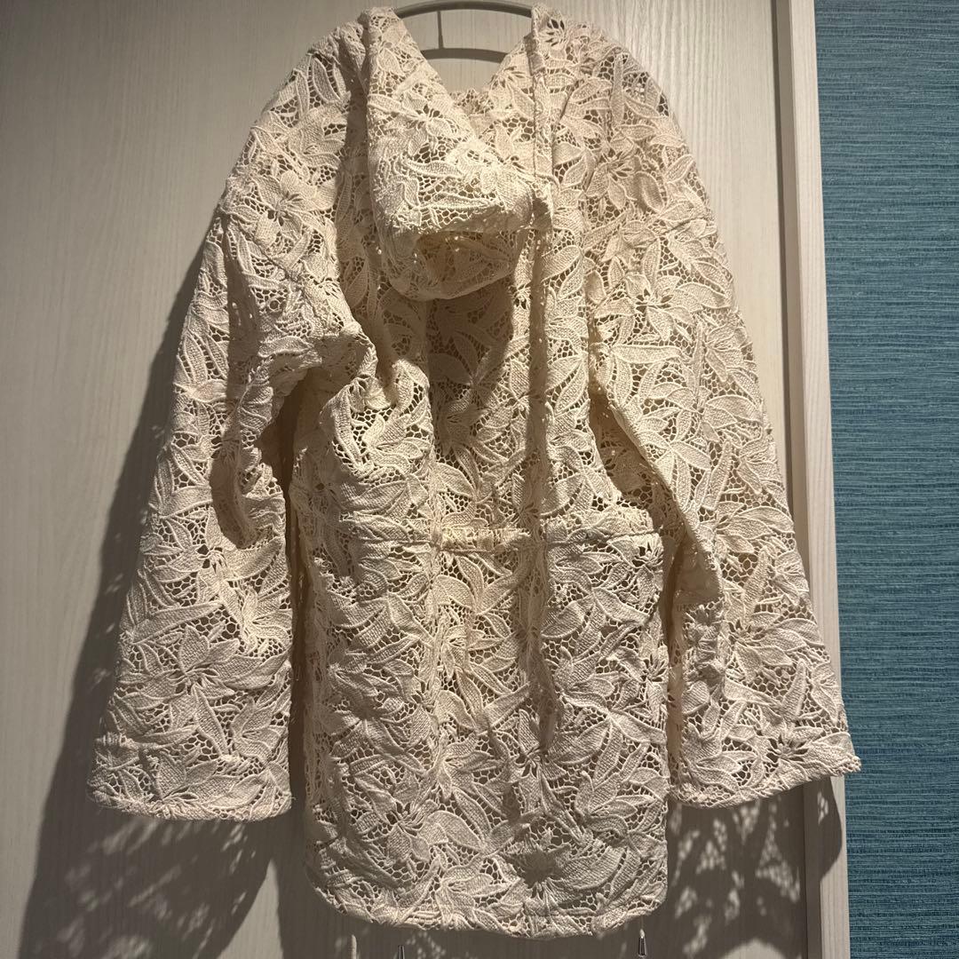 hella ヘラ　アイボリー レース フード付き長袖シャツ