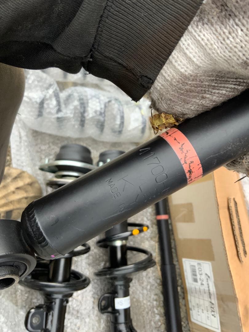 ディーラー新品かも　スズキ 純正 DA17V エブリイバン サス