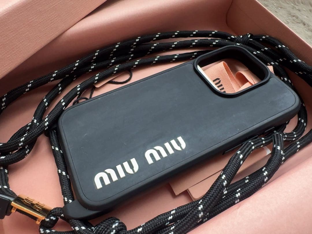 ミュウミュウ　iPhone 15 Pro ケース　iPhoneケース　ブラック