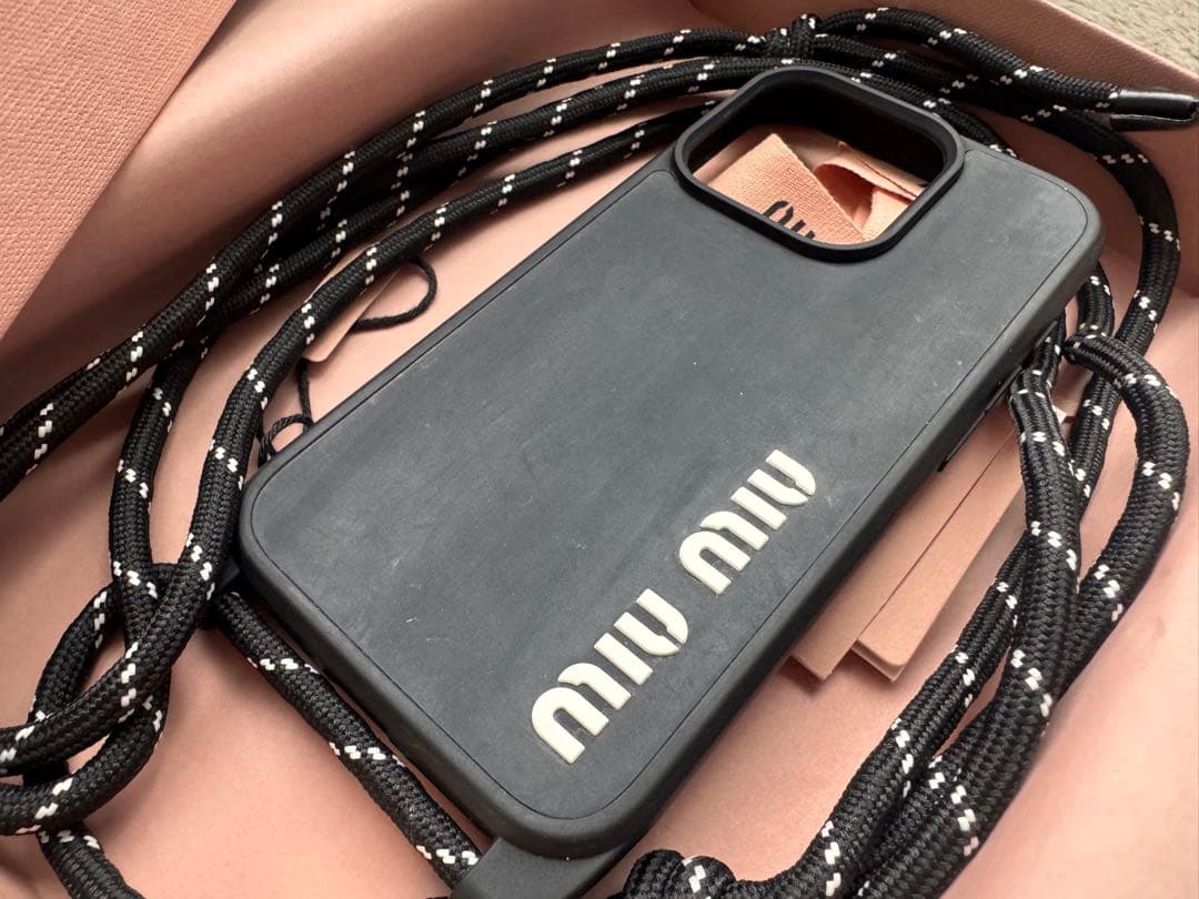 ミュウミュウ　iPhone 15 Pro ケース　iPhoneケース　ブラック