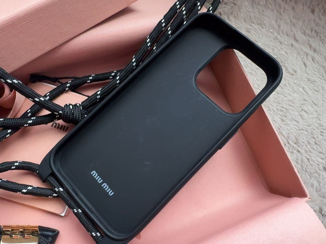 ミュウミュウ　iPhone 15 Pro ケース　iPhoneケース　ブラック