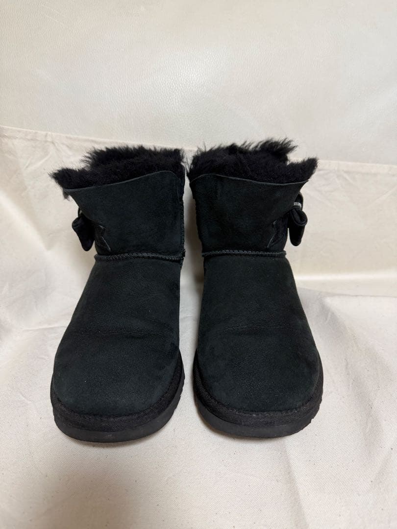 【試着のみ】UGG リボン ムートン ショートブーツ 黒 23cm