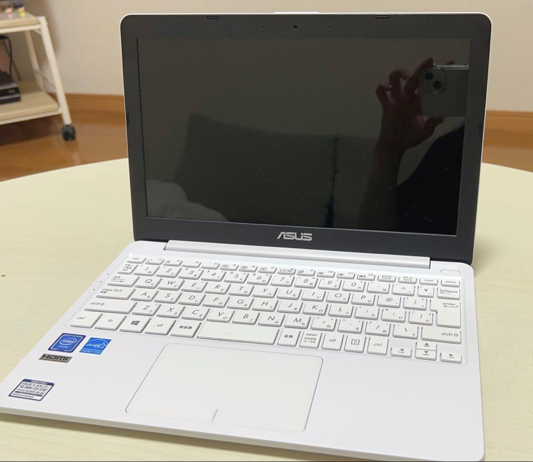 美品 ASUS エイスース ノートPC E203MA-4000W パールホワイト
