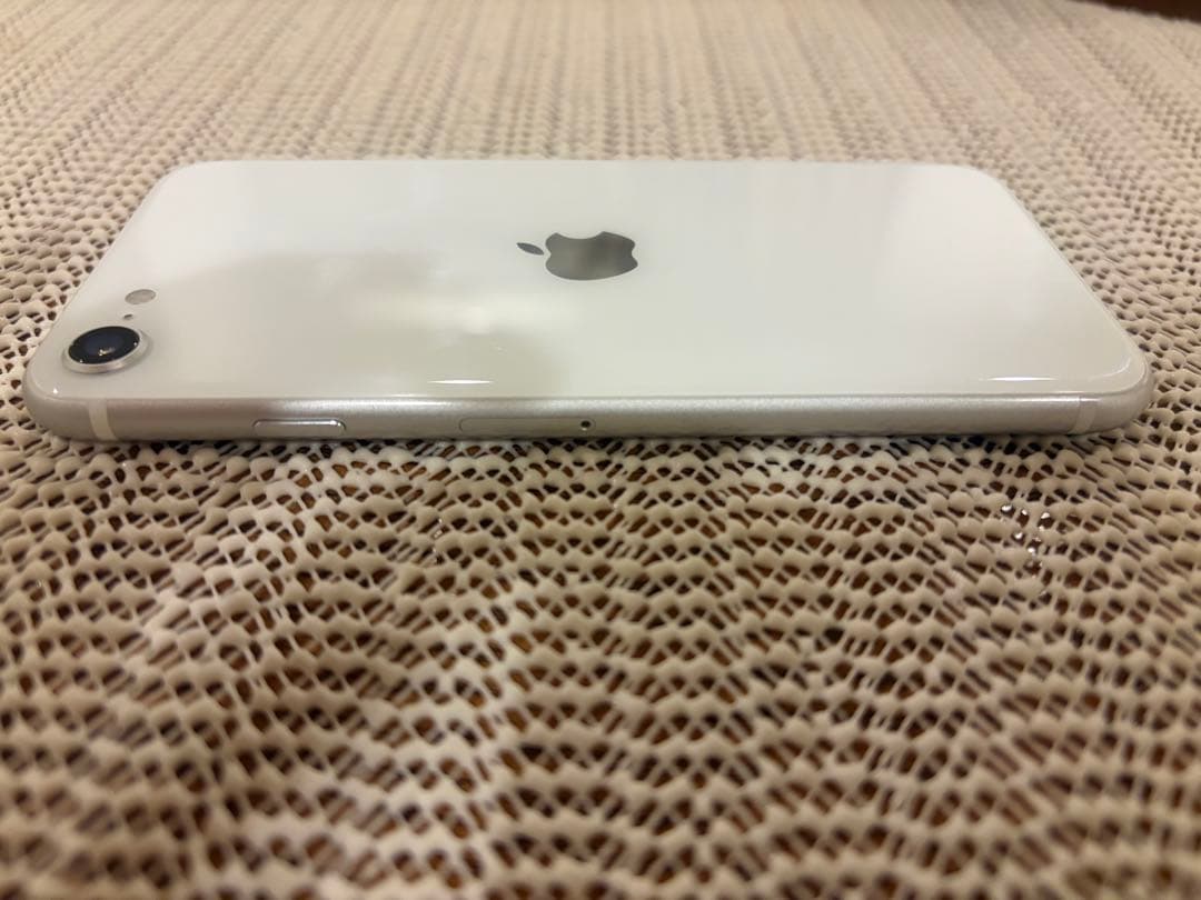 Apple iPhone ホワイト　SE(第2世代)