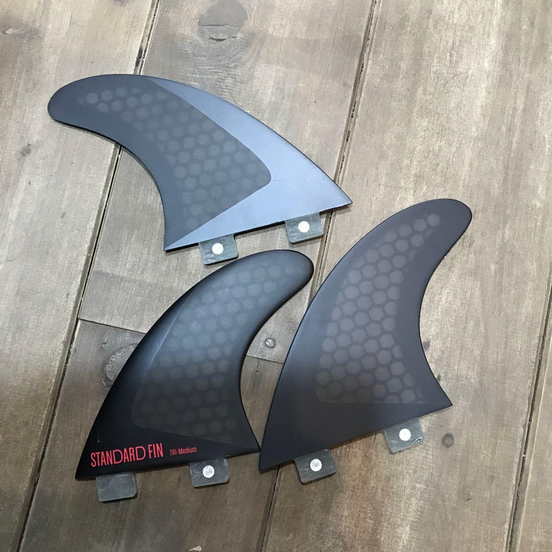 ツールスSTANDARD FIN サーフボードフィン 中型 黒/ピンク