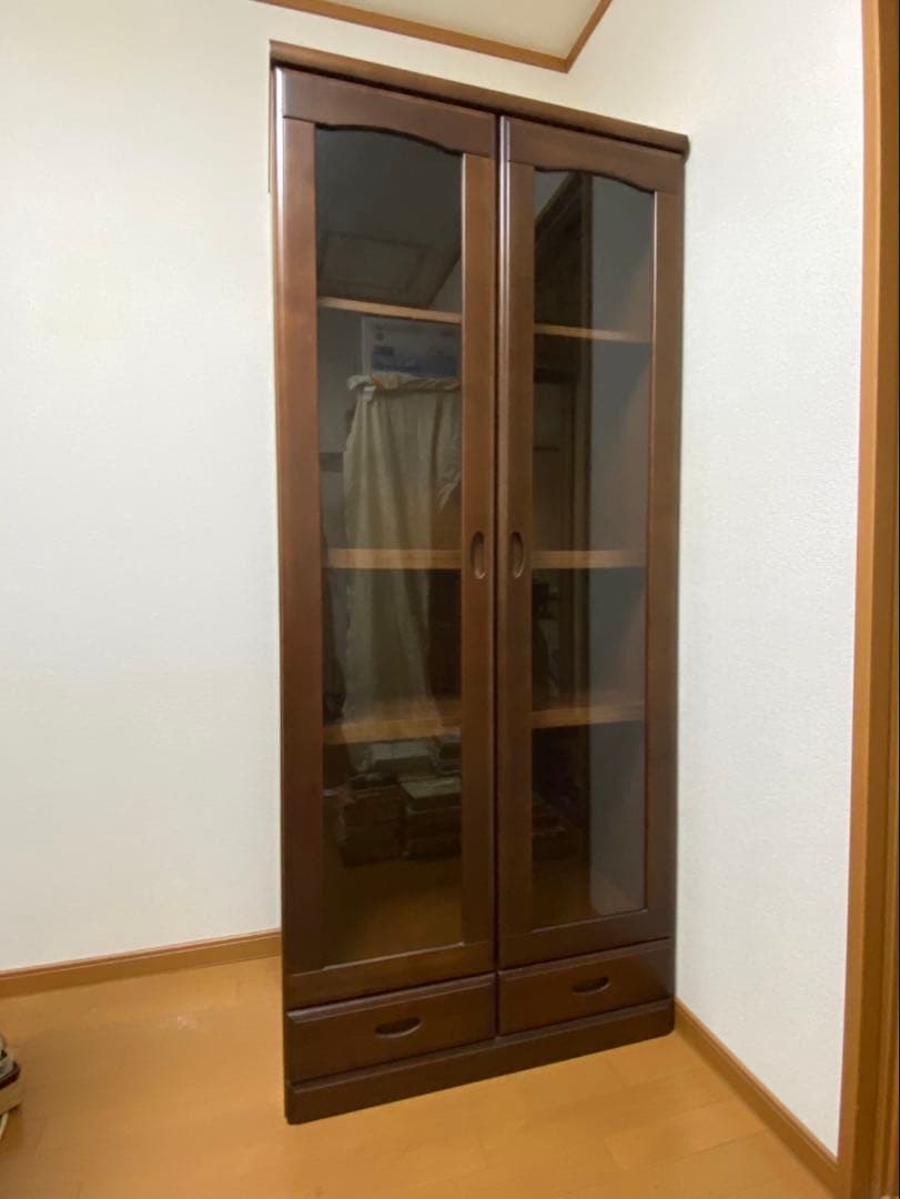 （値下げ実施）木製ガラス扉本棚 4段　引き出し付き