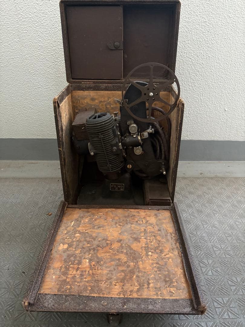 FILMO 8mmフイルム映写機　アンティーク雑貨