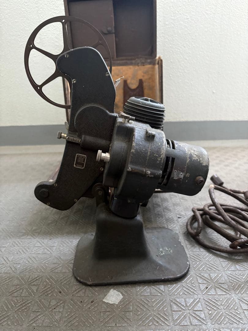 FILMO 8mmフイルム映写機　アンティーク雑貨